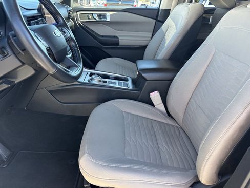 Used 2020 Ford Explorer XLT image 18