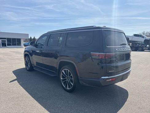 Used 2022 Jeep Wagoneer Series II w/ Premium Group I AWD/4WD image 3