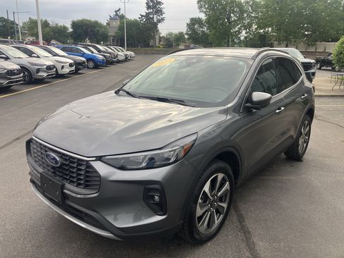 Used 2025 Ford Escape Platinum AWD/4WD image 3