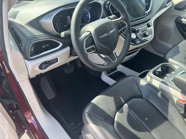 Used 2023 Chrysler Pacifica Touring-L FWD image 15