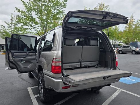 Used 2004 Toyota Land Cruiser w/ Convenience Pkg AWD/4WD image 29