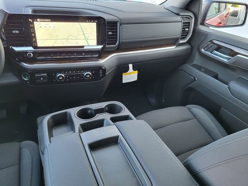 New 2025 GMC Sierra 1500 Elevation image 31