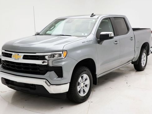 Used 2025 Chevrolet Silverado 1500 LT AWD/4WD image 2