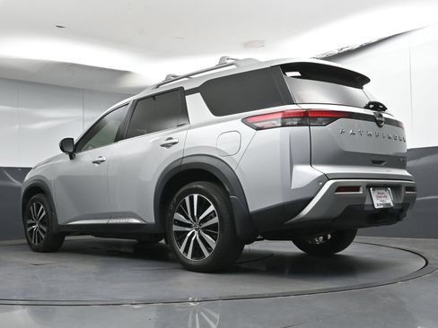 Certified 2023 Nissan Pathfinder Platinum w/ Cargo Package AWD/4WD image 32
