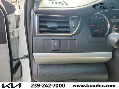 Used 2016 Toyota Camry SE w/ Moonroof Package FWD image 24