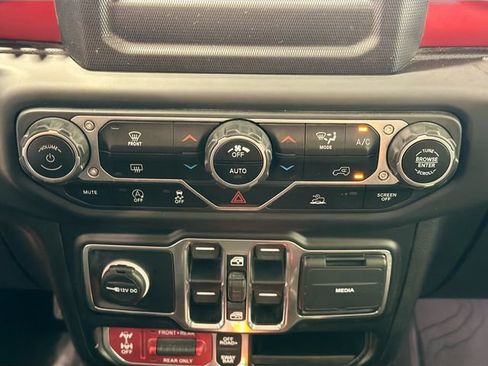 Used 2021 Jeep Gladiator Rubicon w/ Trailer Tow Package AWD/4WD image 14