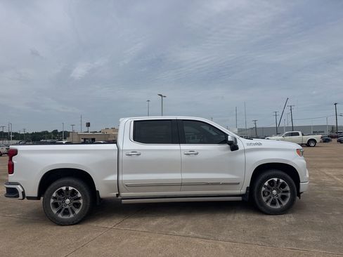 Used 2023 Chevrolet Silverado 1500 High Country w/ Technology Package AWD/4WD image 28