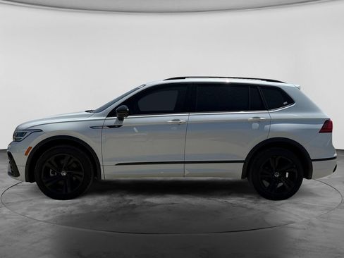 Used 2024 Volkswagen Tiguan SE R-Line AWD/4WD image 5