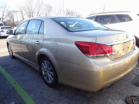 Used 2011 Toyota Avalon Limited image 4