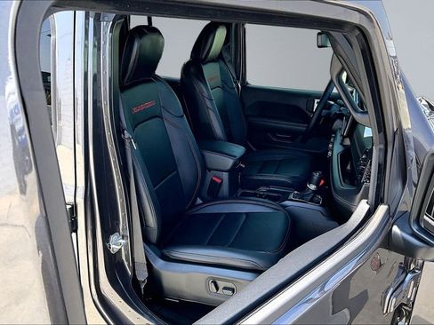 Certified 2025 Jeep Wrangler Unlimited Rubicon w/ Convenience Group AWD/4WD image 16