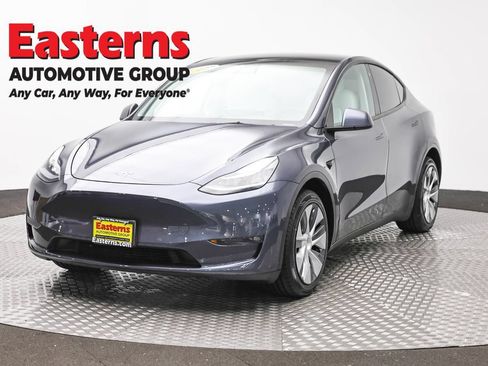 Used 2022 Tesla Model Y Long Range AWD/4WD image 1