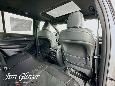 New 2025 Jeep Grand Cherokee Laredo image 25