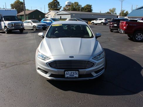Used 2018 Ford Fusion S image 2