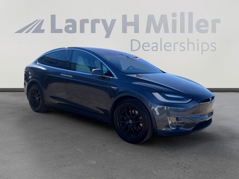 Used 2016 Tesla Model X image 7