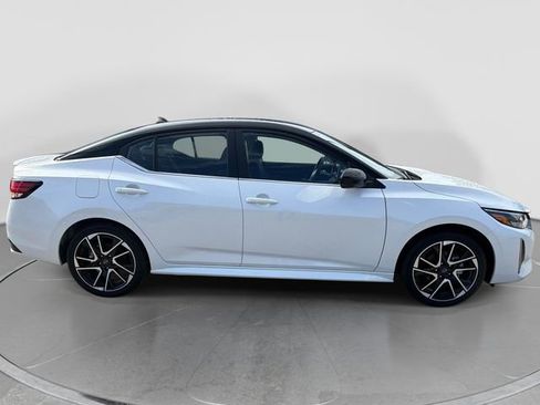 Used 2025 Nissan Sentra SR FWD image 2