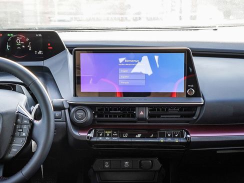 New 2026 Toyota Prius Plug-In Hybrid FWD image 17