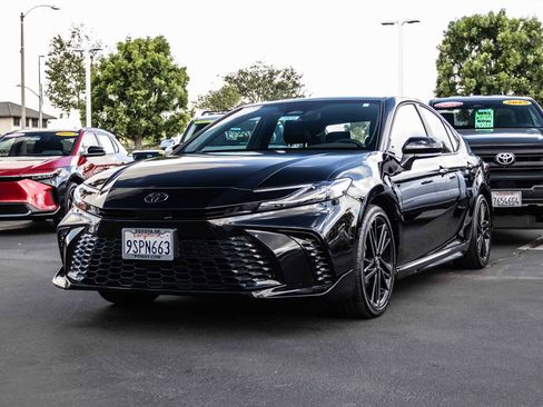 Used 2025 Toyota Camry XSE image 3