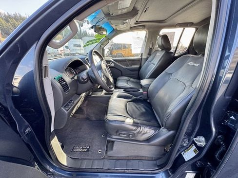 Used 2016 Nissan Frontier PRO-4X image 9