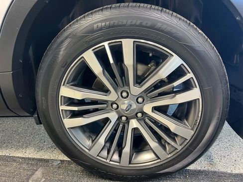 Used 2016 Ford Explorer Platinum image 16