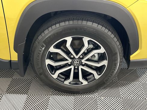 Used 2024 Toyota Corolla Cross SE w/ Moonroof Package image 11