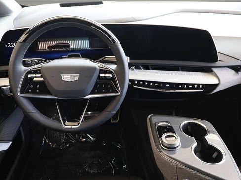 Certified 2025 Cadillac Optiq Luxury 2 w/ LPO, Floor Liner Package AWD/4WD image 15