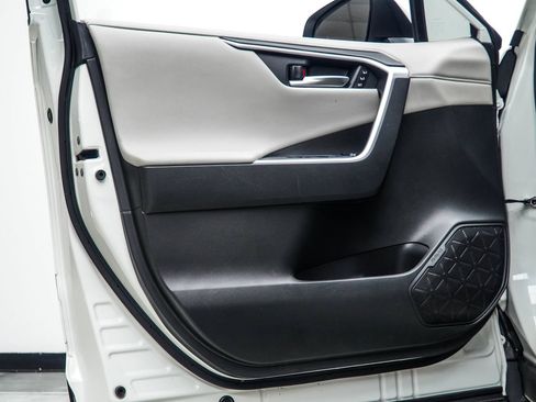 Used 2020 Toyota RAV4 Limited w/ All Weather Liner Package FWD image 36