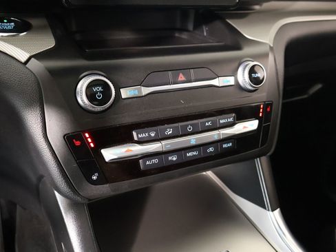Used 2020 Ford Explorer XLT w/ Equipment Group 202A RWD image 7