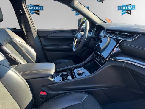 Certified 2023 Jeep Grand Cherokee Altitude image 28