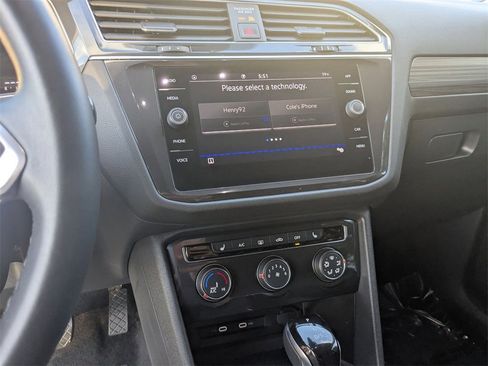 Used 2024 Volkswagen Tiguan SE image 19