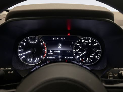 Used 2023 Nissan Rogue SV AWD/4WD image 9