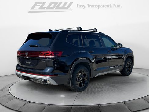 Certified 2025 Volkswagen Atlas Peak Edition SE image 7