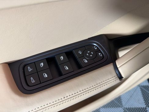 New 2025 Porsche Cayenne Coupe image 27