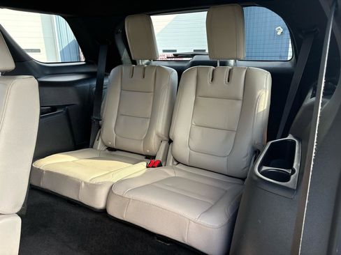 Used 2018 Ford Explorer XLT w/ Equipment Group 202A image 28