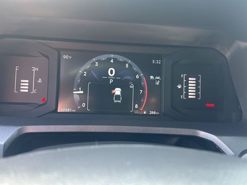 Used 2025 Toyota Tacoma SR5 AWD/4WD image 3
