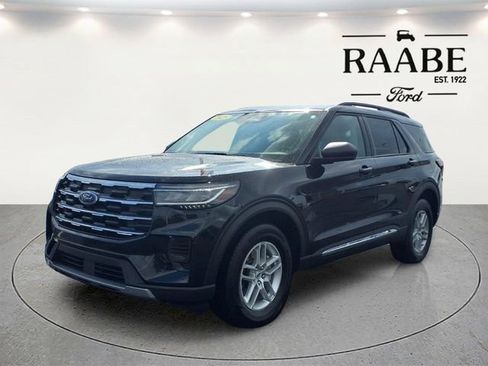 Used 2025 Ford Explorer Active AWD/4WD image 3