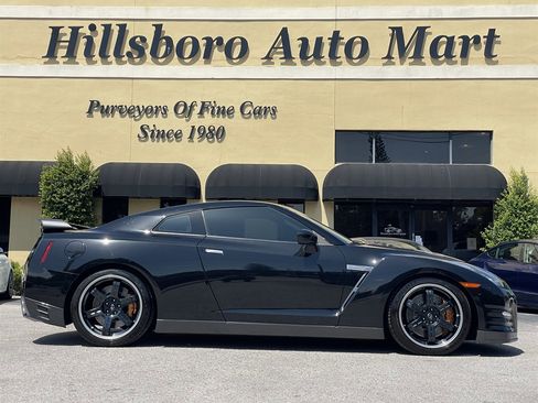 Used 2014 Nissan GT-R Black Edition image 4