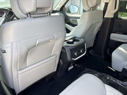 New 2027 Ford Expedition Platinum AWD/4WD image 17