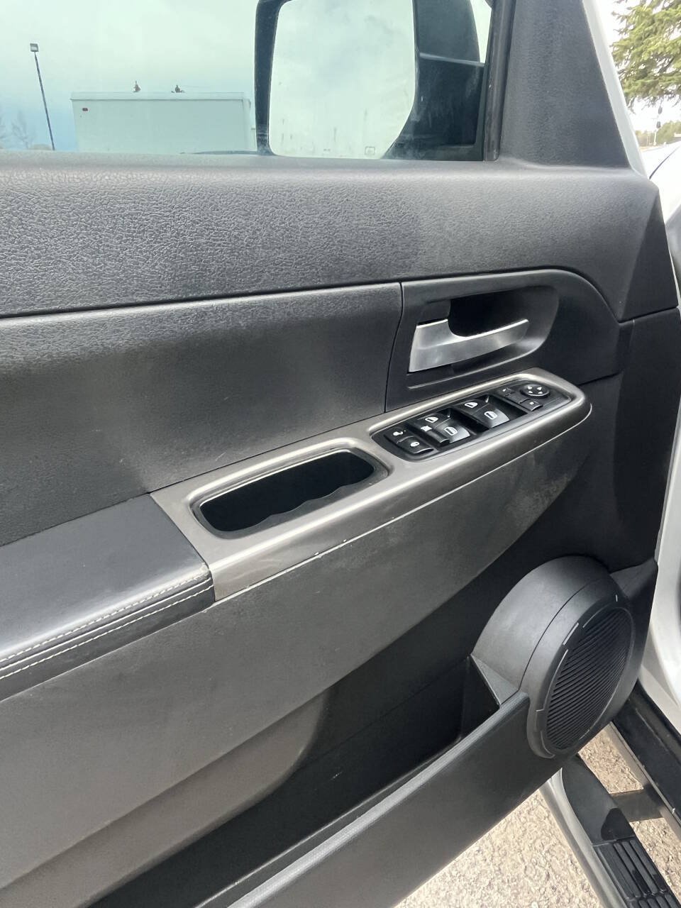 Used 2010 Jeep Liberty Renegade w/ Comfort Seating Group AWD/4WD image 8