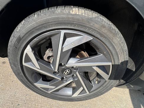 Used 2025 Hyundai Elantra SEL FWD image 27