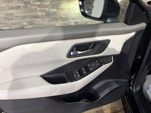 Certified 2025 Nissan Rogue SV image 9