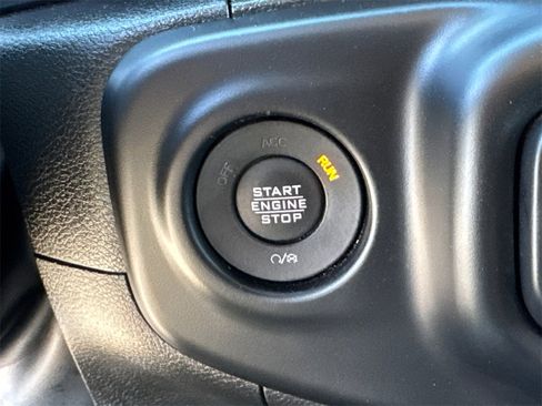 Used 2022 Jeep Gladiator Sport image 30