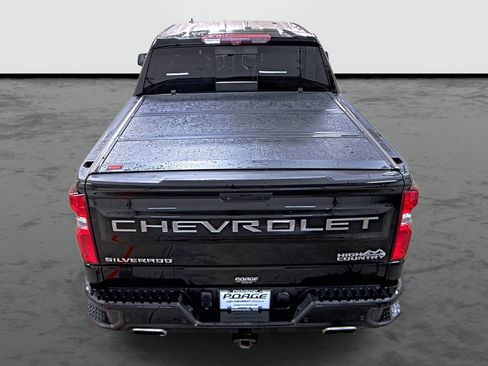 Used 2021 Chevrolet Silverado 1500 High Country w/ Technology Package image 3