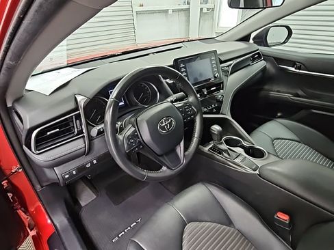Used 2023 Toyota Camry SE image 12