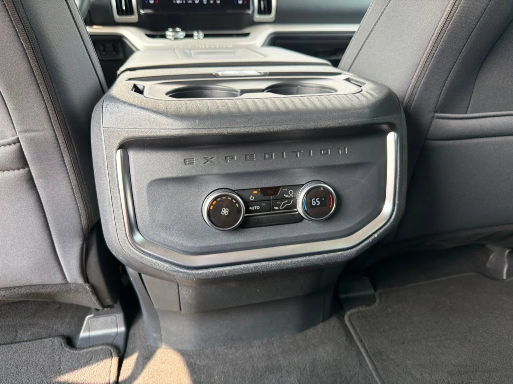 Used 2025 Ford Expedition Active AWD/4WD image 29