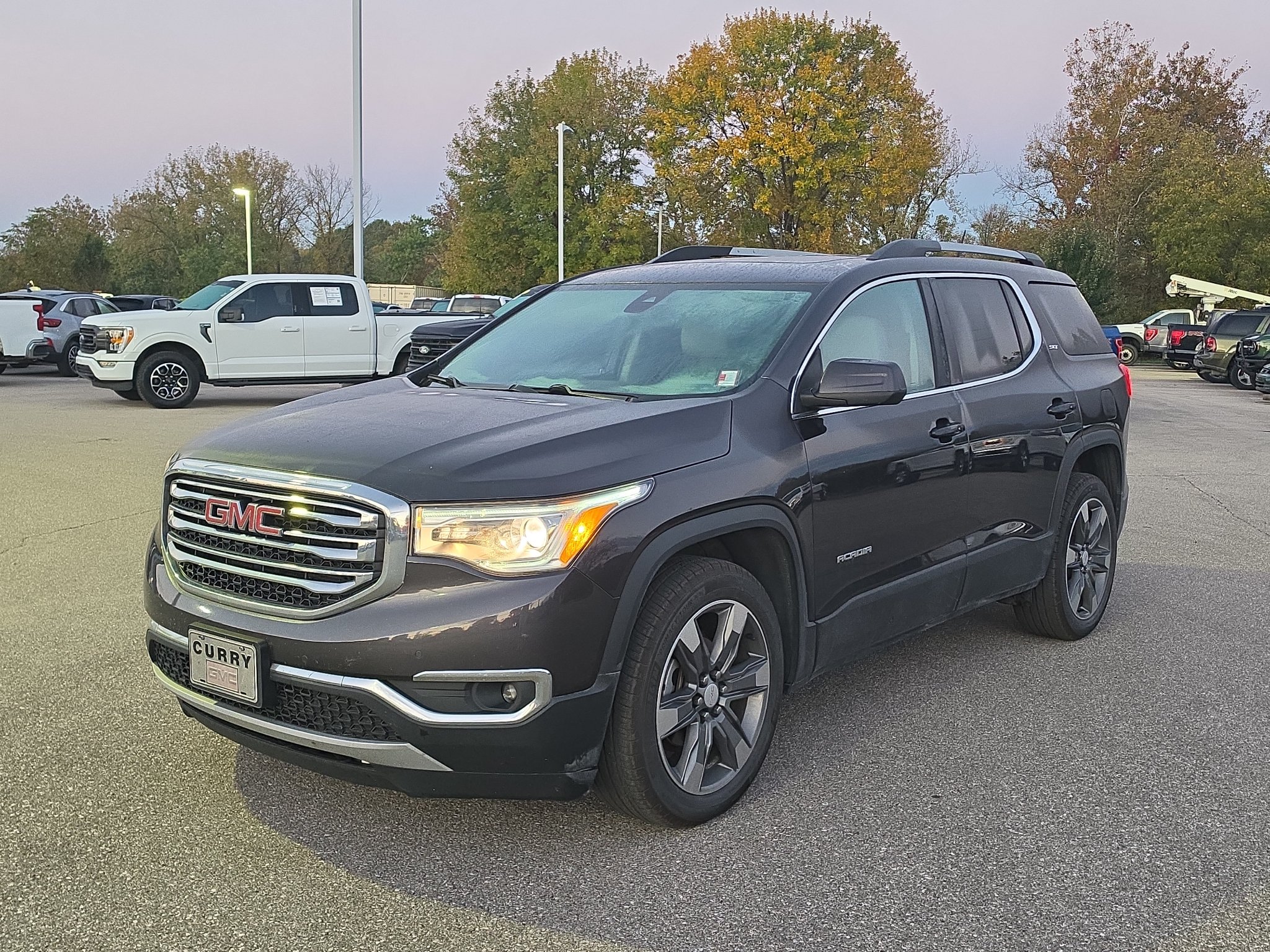 Used 2017 GMC Acadia SLT AWD/4WD image 3