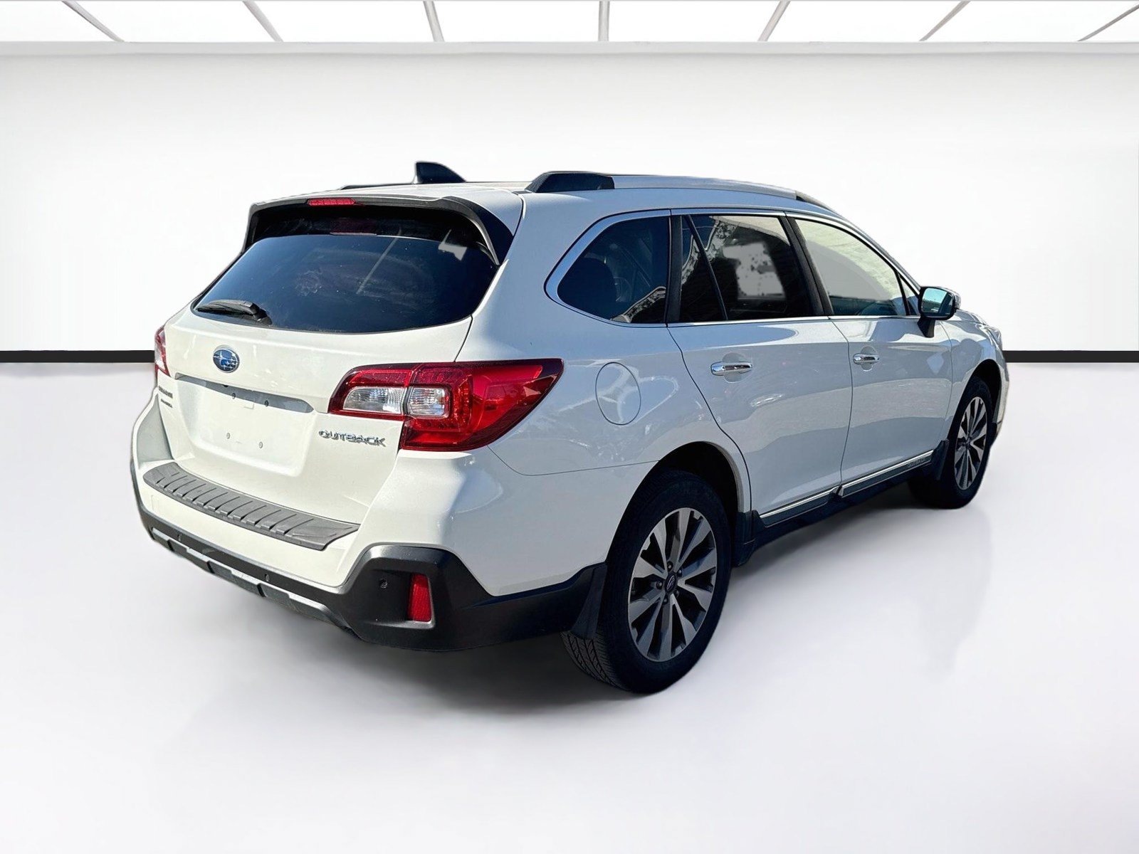 Used 2019 Subaru Outback 2.5i Touring AWD/4WD image 4