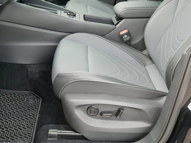 Certified 2026 Volkswagen Tiguan SE AWD/4WD image 14
