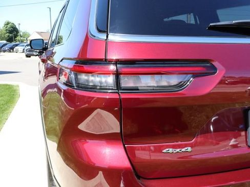 Used 2023 Jeep Grand Cherokee L Limited w/ Luxury Tech Group II AWD/4WD image 36