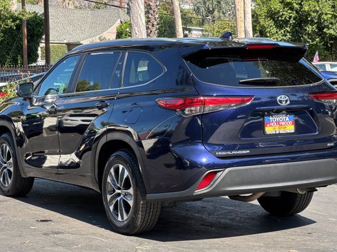 Used 2023 Toyota Highlander XLE image 6