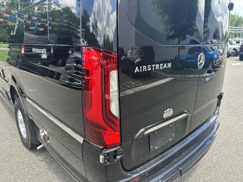 Used 2022 Mercedes-Benz Sprinter 3500 image 8